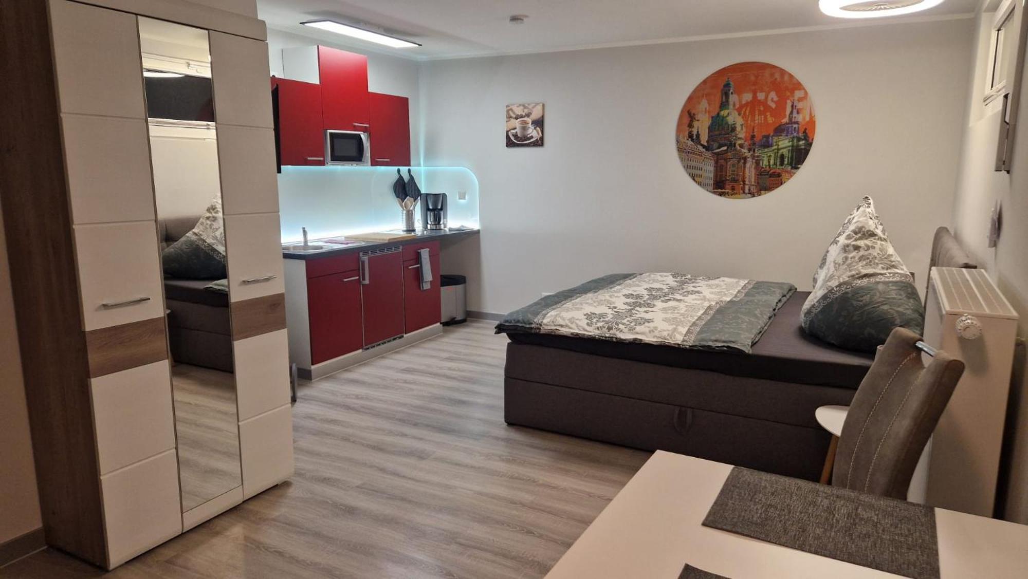 Ferienwohnung Oder Studio Dresden-Neustadt Inkl Parkplatz Mit Balkon Oder Terrasse Δωμάτιο φωτογραφία